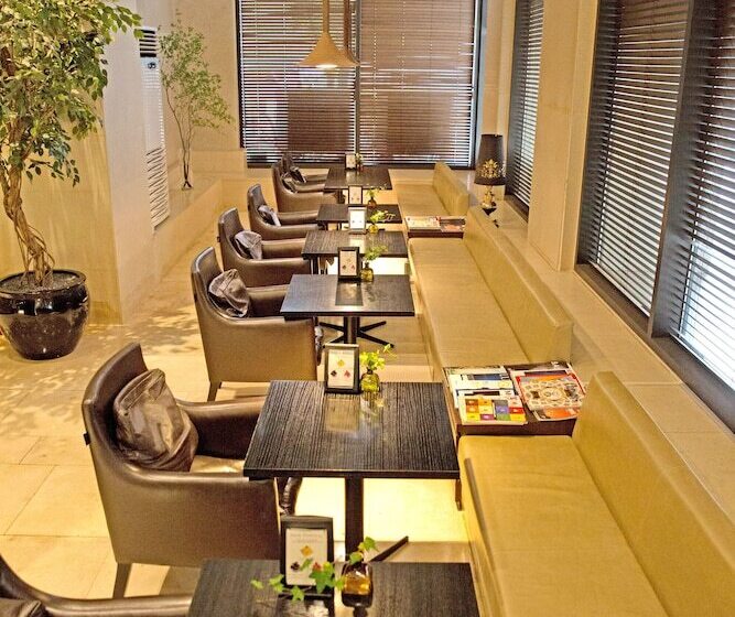 Отель The Riverside