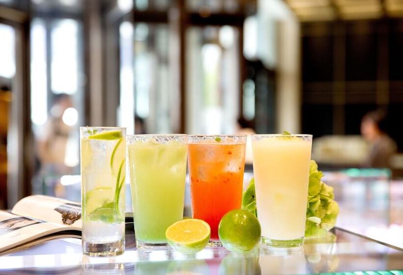 Отель The Riverside