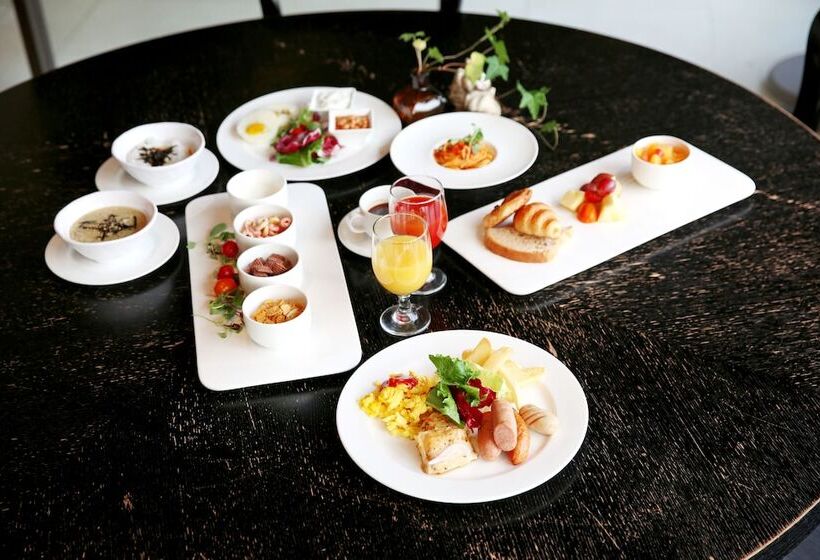 Отель The Riverside