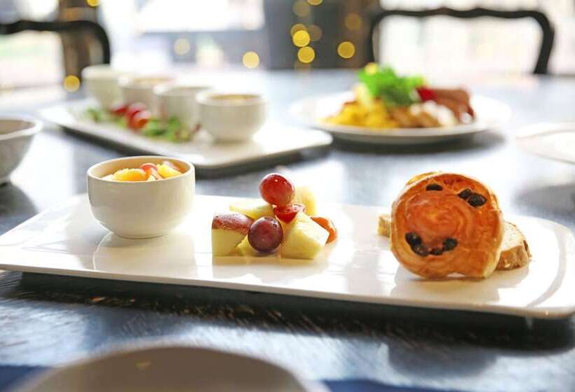 Отель The Riverside