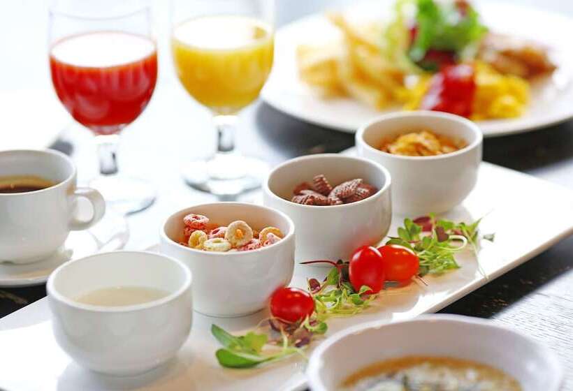 Отель The Riverside