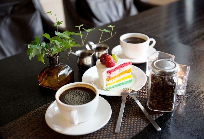 Отель The Riverside