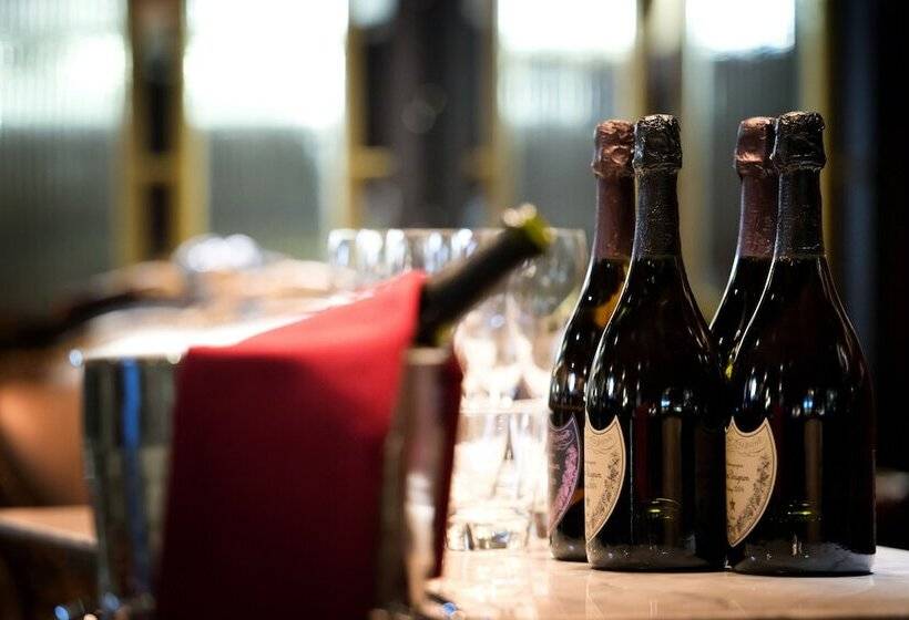 Отель The Riverside