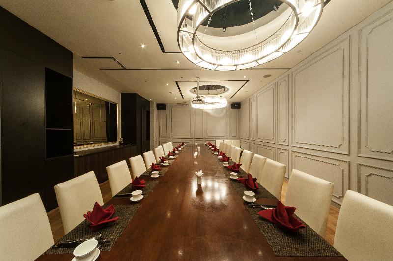 Отель The Riverside