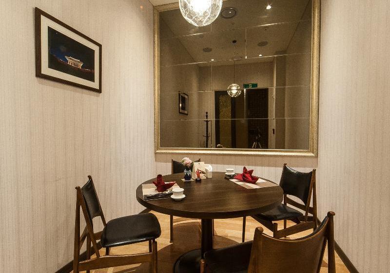 Отель The Riverside