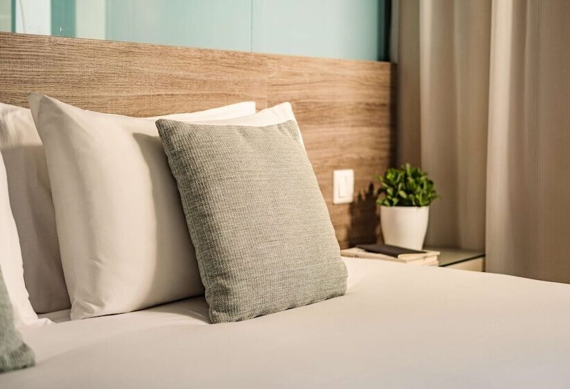 115 The Strand Hotel By Neu Collective