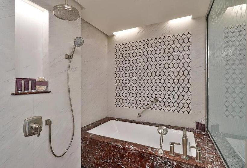 هتل Al Bustan Palace, A Ritzcarlton