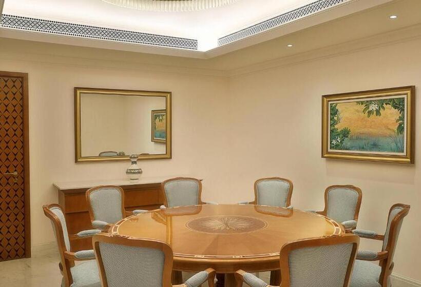 هتل Al Bustan Palace, A Ritzcarlton