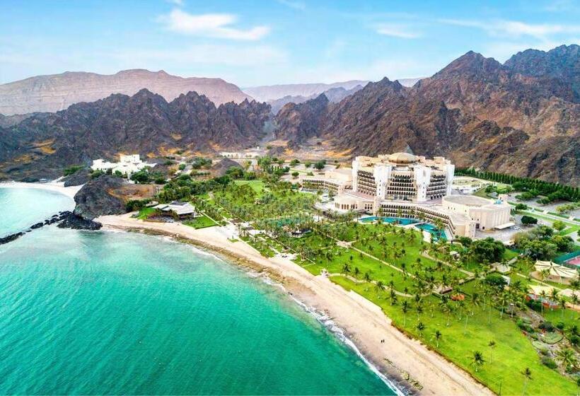 هتل Al Bustan Palace, A Ritzcarlton