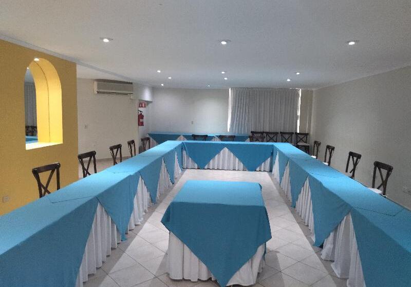 호텔 Aquamarina Beach Resort