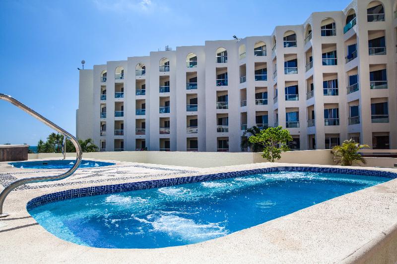 هتل Aquamarina Beach Resort