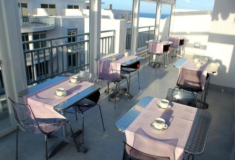 هتل Atlantis Lodge