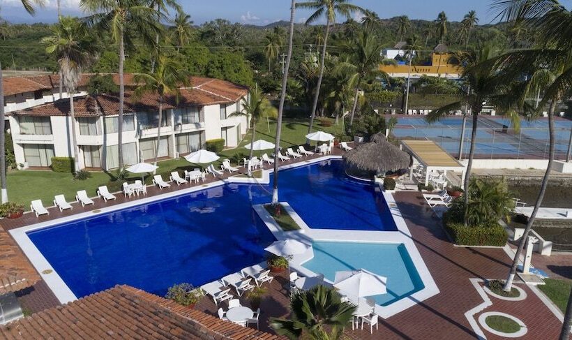 Cabo Blanco Hotel And Marina