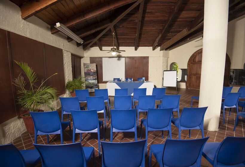 Cabo Blanco Hotel And Marina