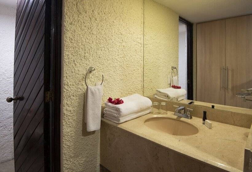 Cabo Blanco Hotel And Marina