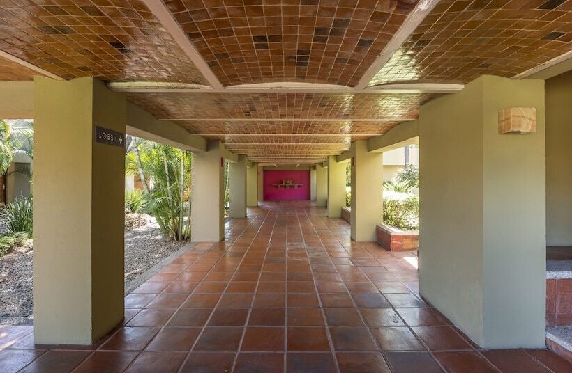 Отель Camino Real Guadalajara