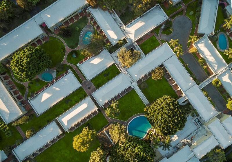 Отель Camino Real Guadalajara