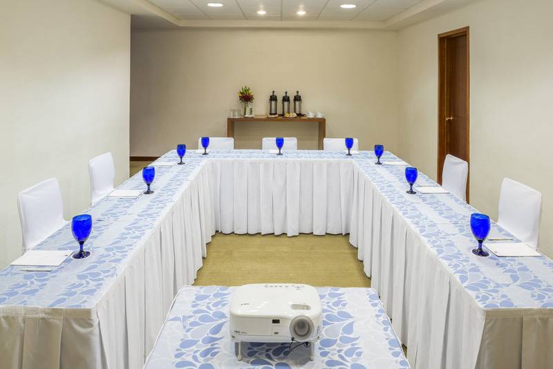 Отель Camino Real Guadalajara