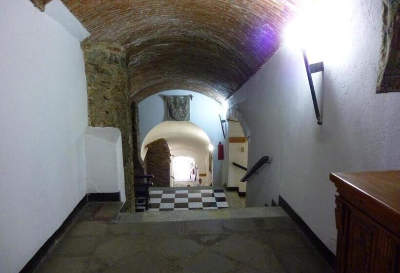 هتل Castillo De Santa Cecilia