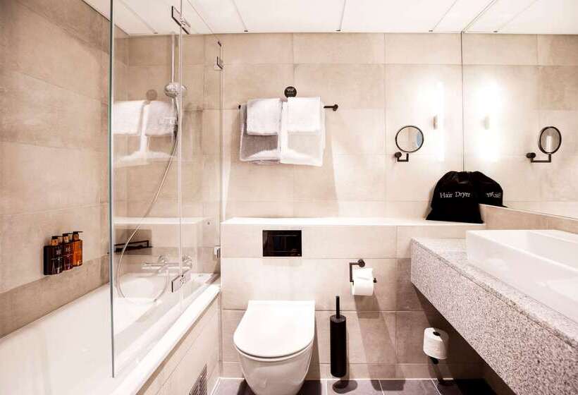 Clarion Hotel The Hub