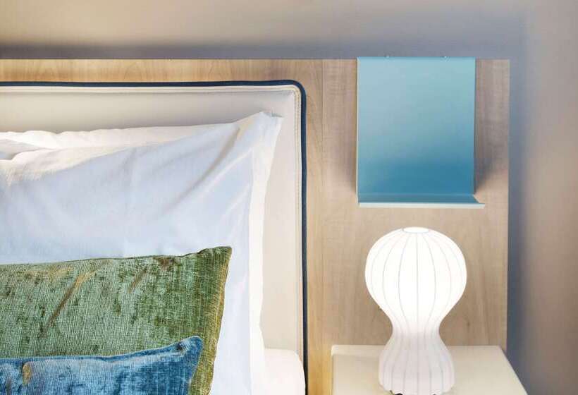 Clarion Hotel The Hub