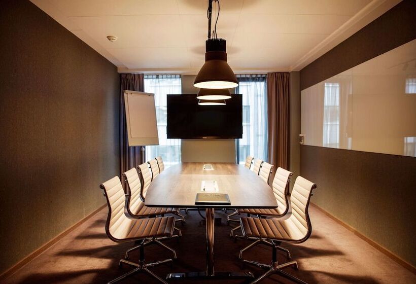 Clarion Hotel The Hub