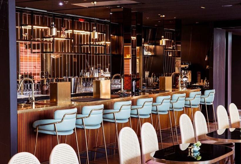 Clarion Hotel The Hub