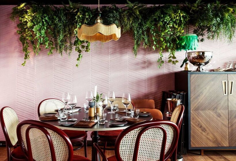 Clarion Hotel The Hub