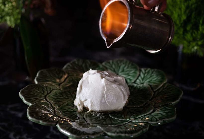 Clarion Hotel The Hub