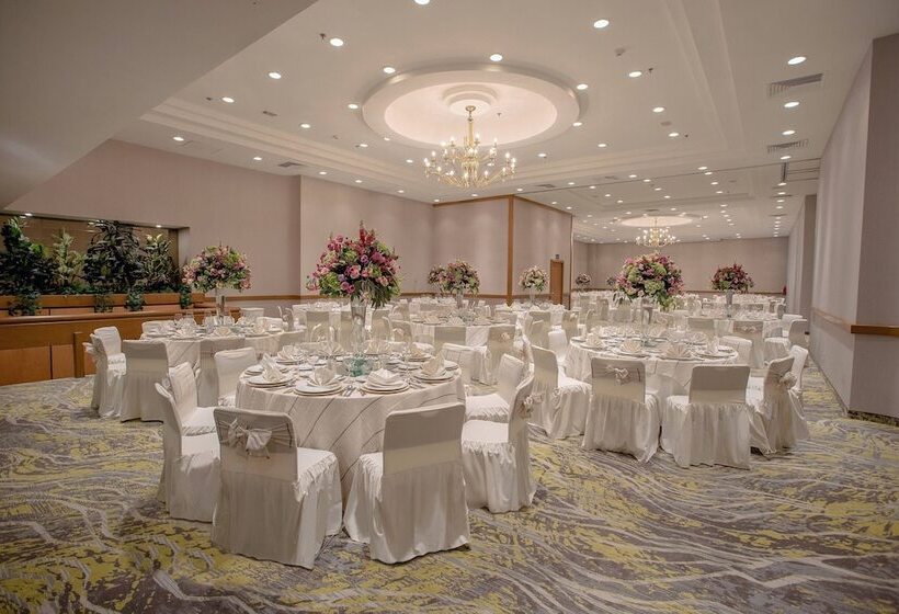 Отель Courtyard By Marriott Mexico City Revolucion