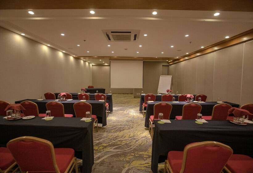 Отель Courtyard By Marriott Mexico City Revolucion