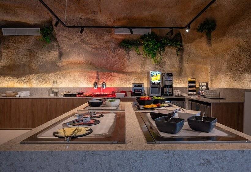 هتل Db Seabank Resort + Spa All Inclusive