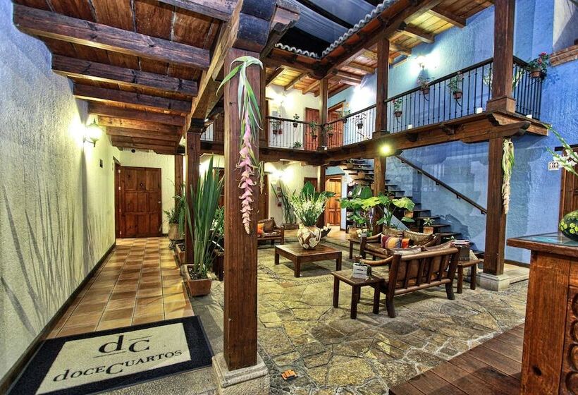 ホテル Docecuartos
