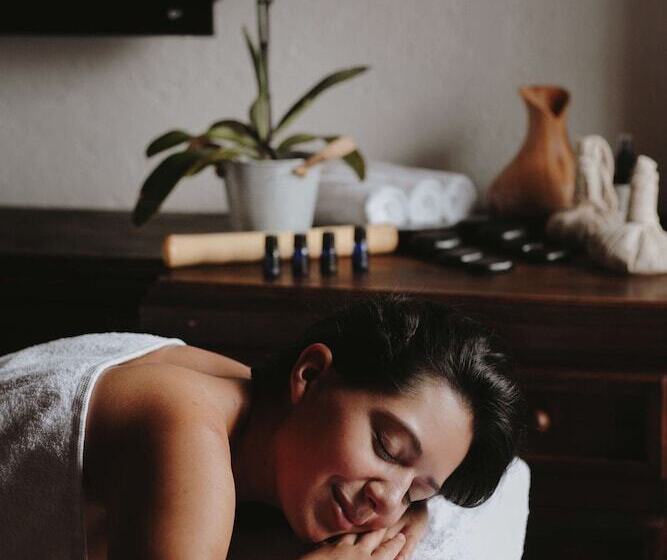 ホテル Docecuartos