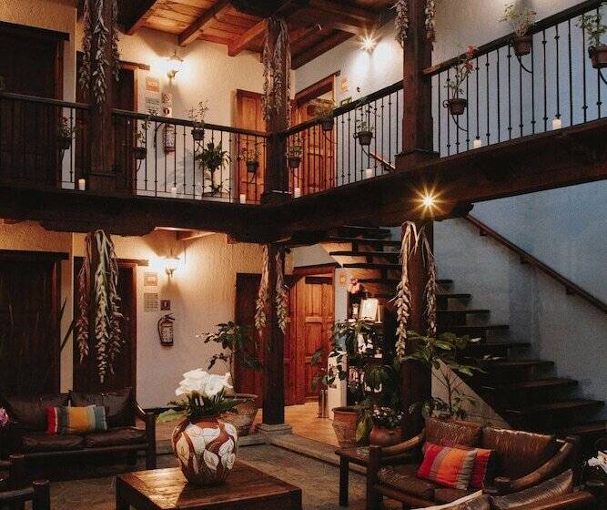 Отель Docecuartos