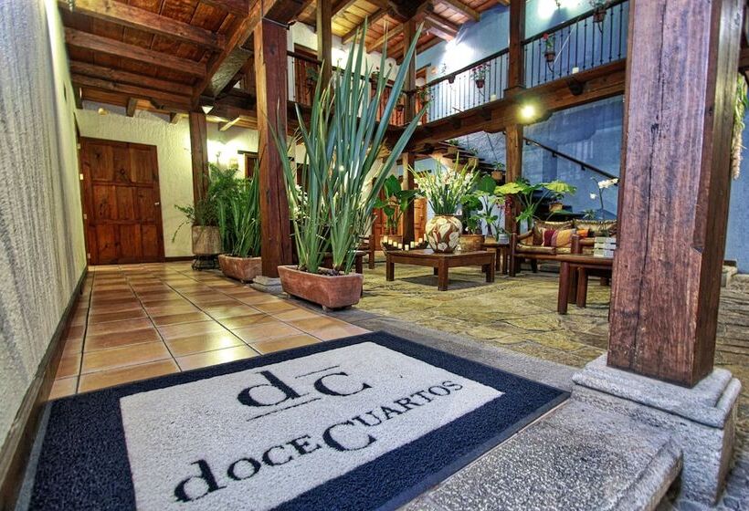 ホテル Docecuartos