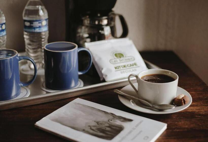 Отель Docecuartos