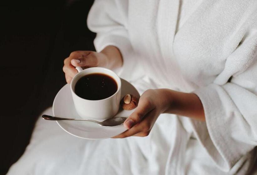 Отель Docecuartos