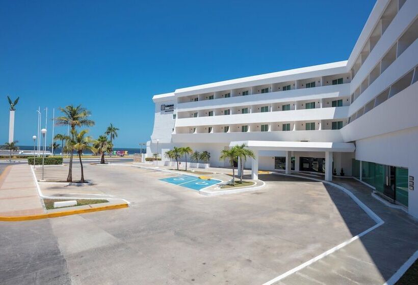 هتل Campeche Malecon