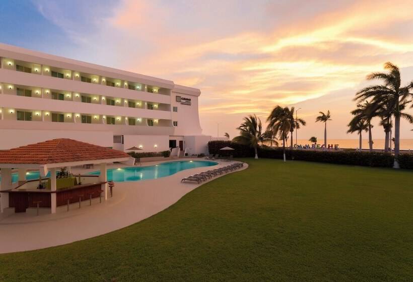 هتل Campeche Malecon