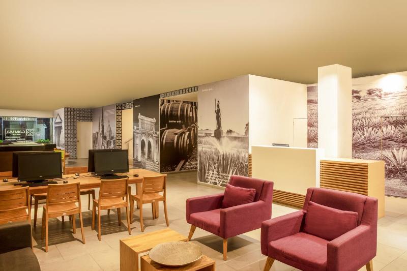 Отель Plaza Génova Centro