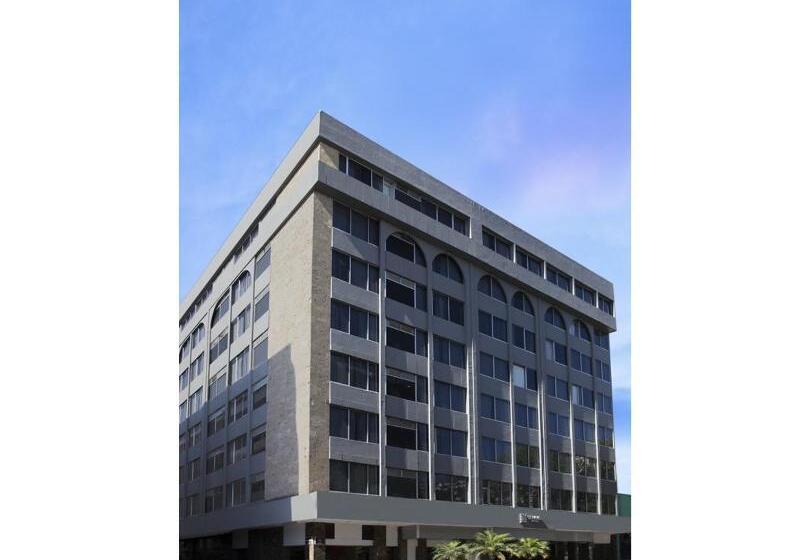 Отель Plaza Génova Centro