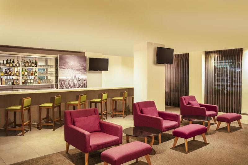 Отель Plaza Génova Centro