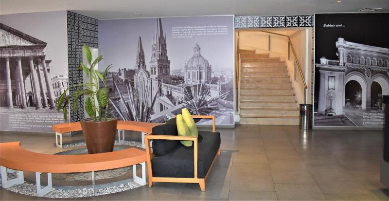 Отель Plaza Génova Centro