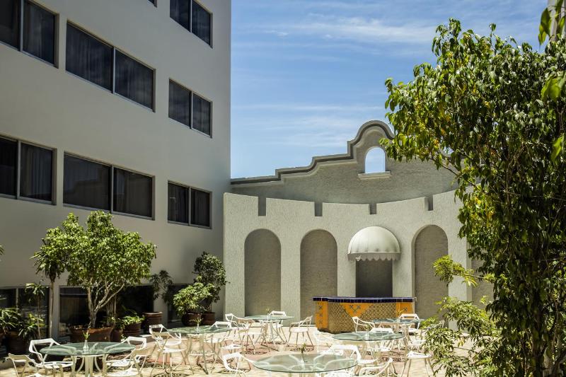 Отель Plaza Génova Centro