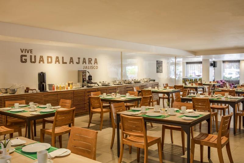 Отель Plaza Génova Centro