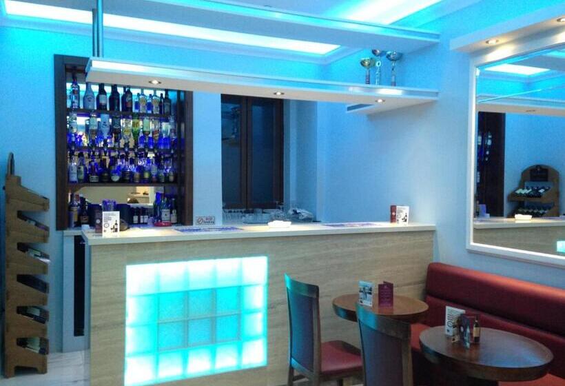 هتل Grand Harbour