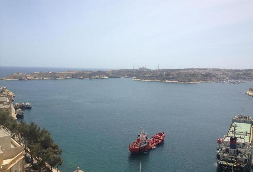 هتل Grand Harbour