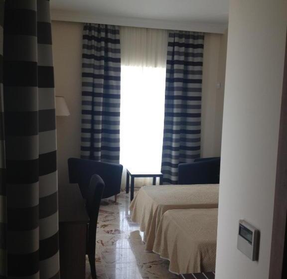 هتل Grand Harbour