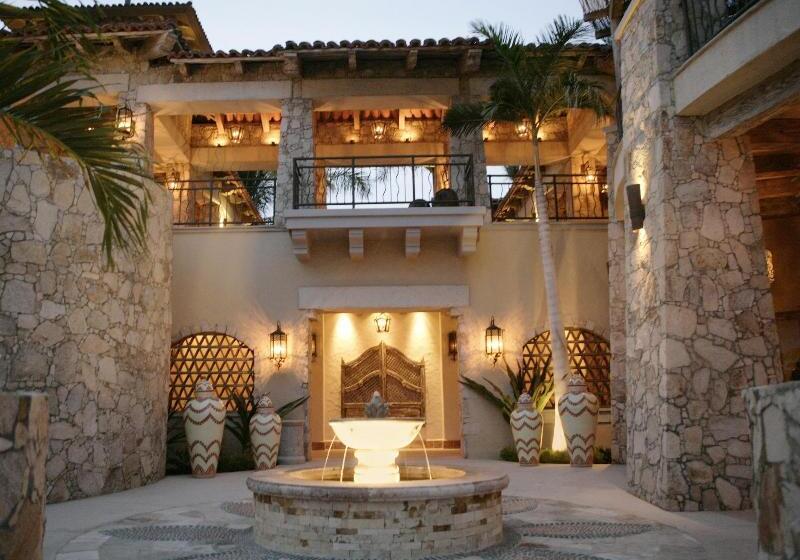 هتل Hacienda Beach Club & Residences